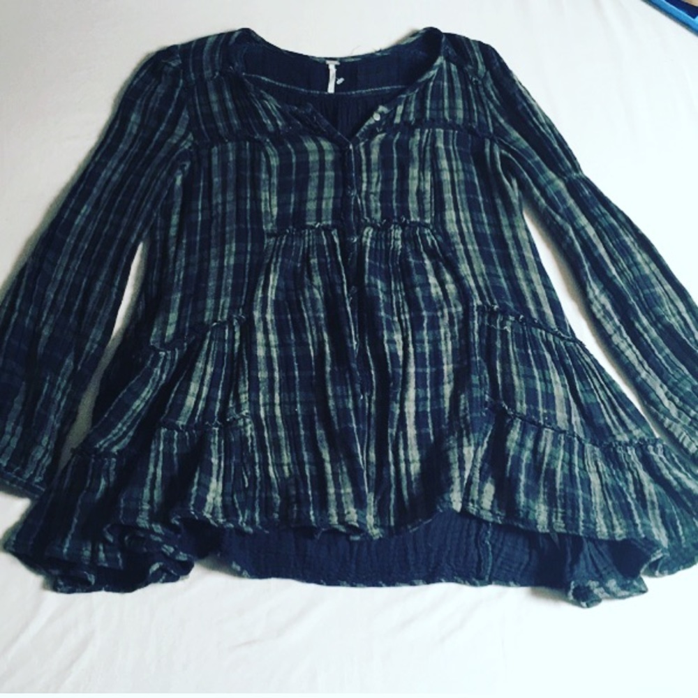 FREE PEOPLE stylish flannel!